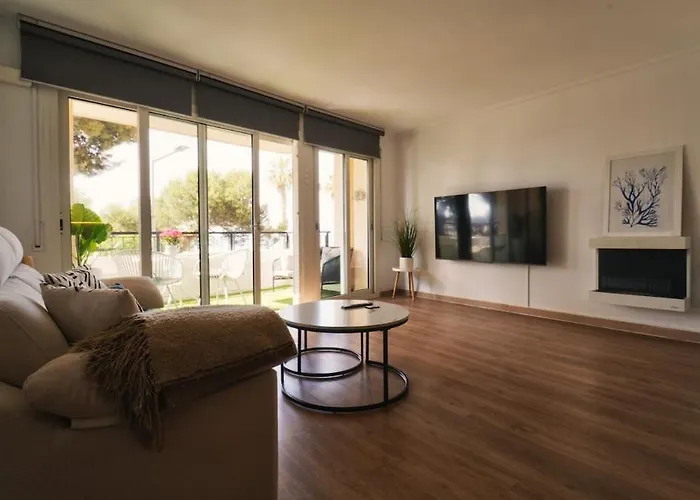 Seahomes Vacations - Seafront Mediterranean Ap & Pkg