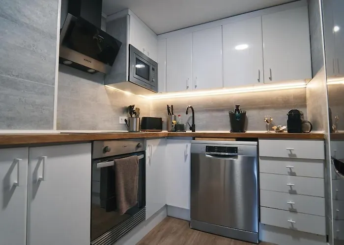 Seahomes Vacations - Seafront Mediterranean Ap & Pkg Апартаменты