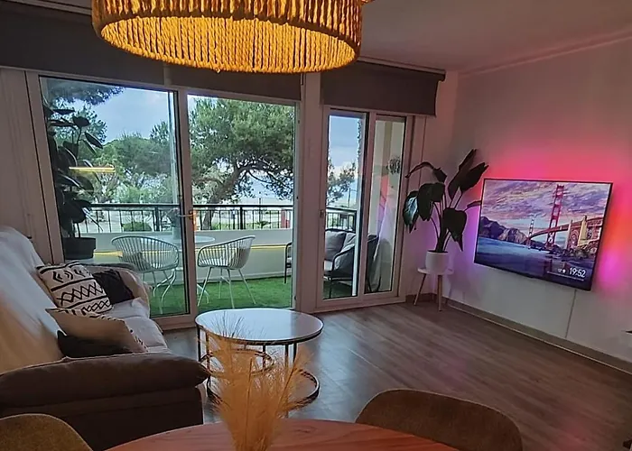 Seahomes Vacations - Seafront Mediterranean Ap & Pkg