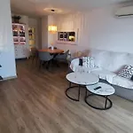 Seahomes Vacations - Seafront Mediterranean Ap & Pkg Lejlighed