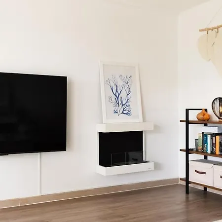 Seahomes Vacations - Seafront Mediterranean Ap & Pkg Apartment *