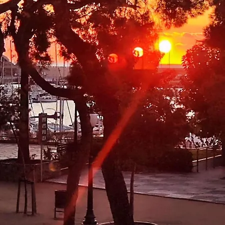 Apartment Seahomes Vacations - Seafront Mediterranean Ap & Pkg *