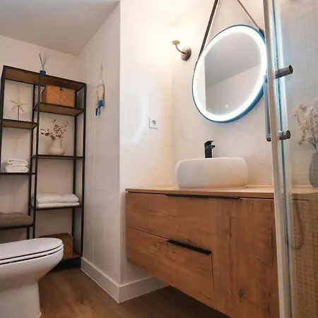 Seahomes Vacations - Seafront Mediterranean Ap & Pkg *