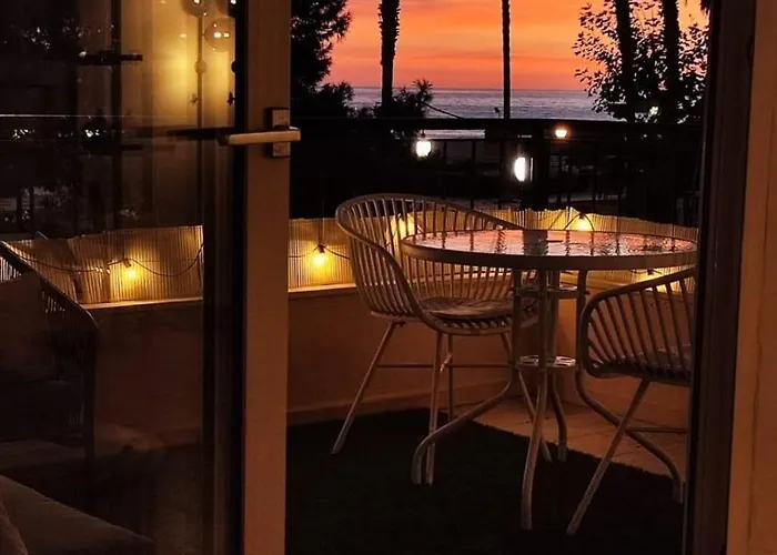 Seahomes Vacations - Seafront Mediterranean Ap & Pkg Apartman Blanes