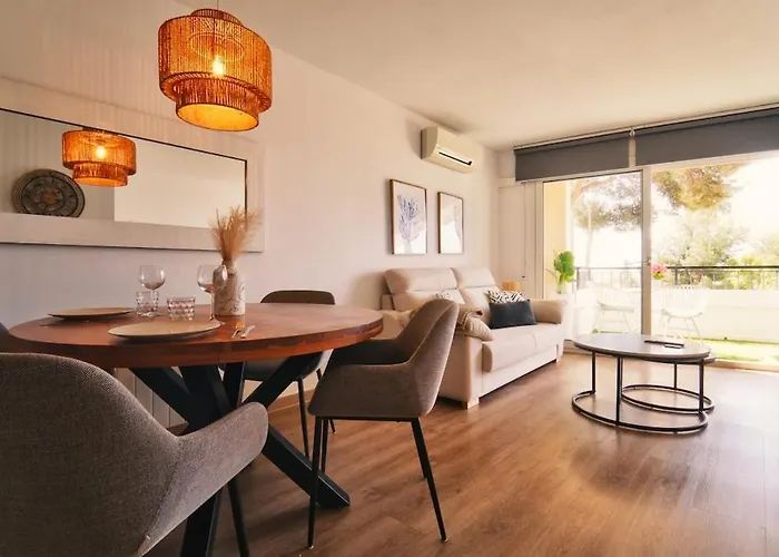 Seahomes Vacations - Seafront Mediterranean Ap & Pkg