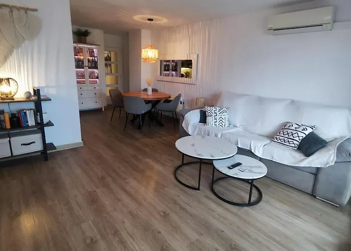 Seahomes Vacations - Seafront Mediterranean Ap & Pkg Apartman